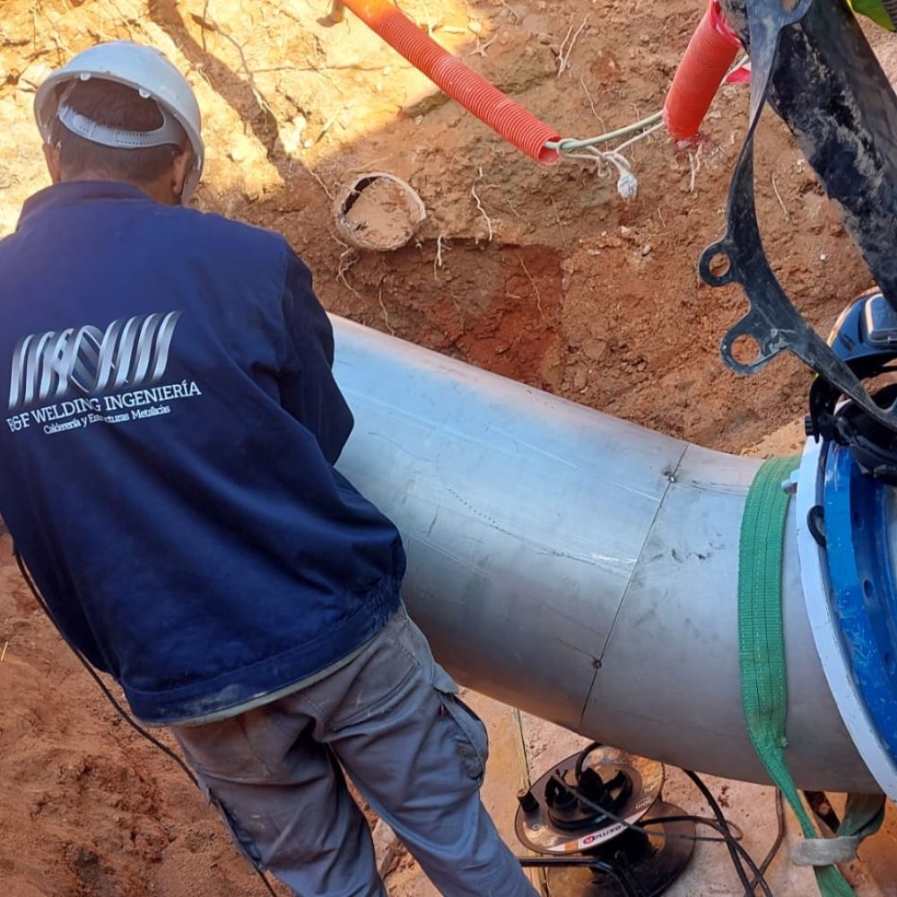 foto de trabajo en estructura metálica