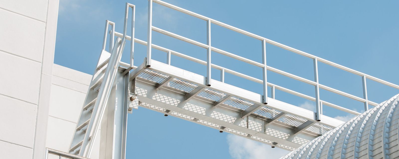 FOTO DE ESCALERAS METÁLICAS
